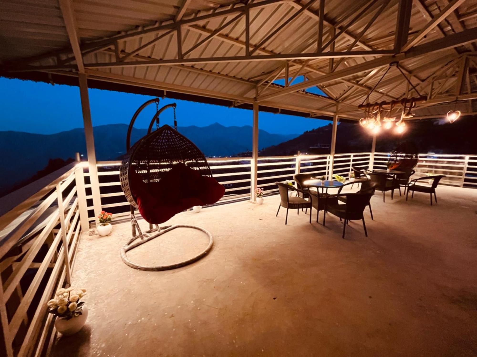 Sitara Hotel & Resort In The Lap Of Nature, 무소리에 외부 사진