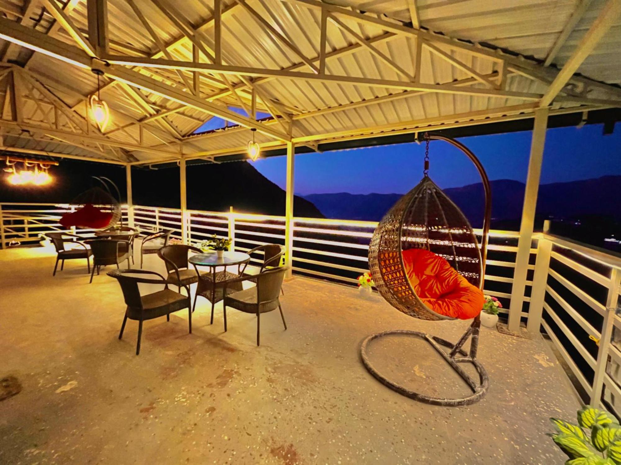 Sitara Hotel & Resort In The Lap Of Nature, 무소리에 외부 사진