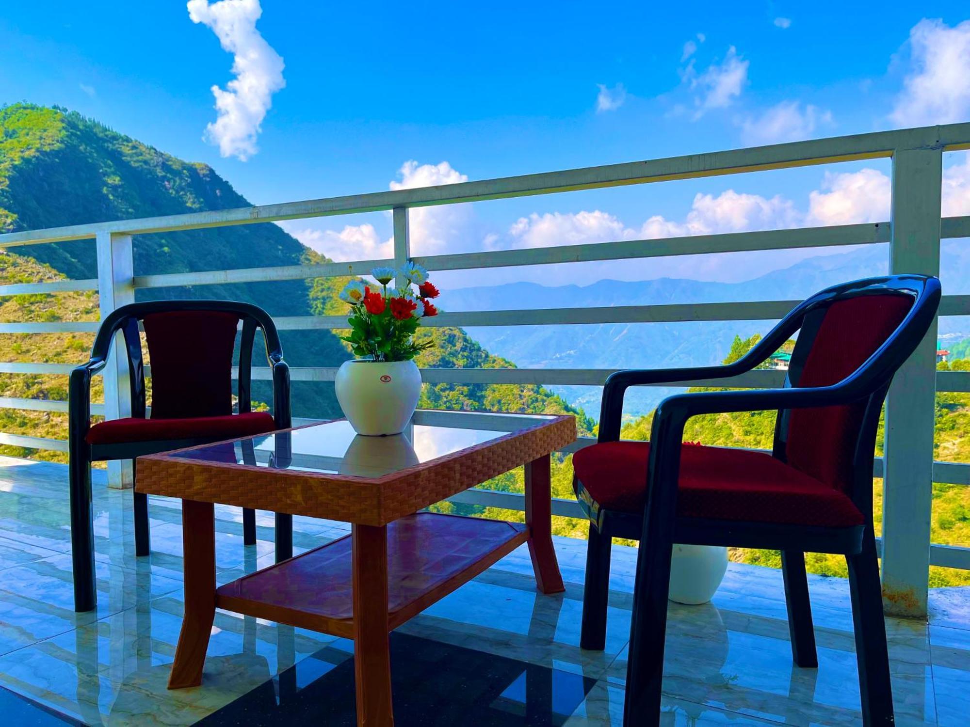 Sitara Hotel & Resort In The Lap Of Nature, 무소리에 외부 사진