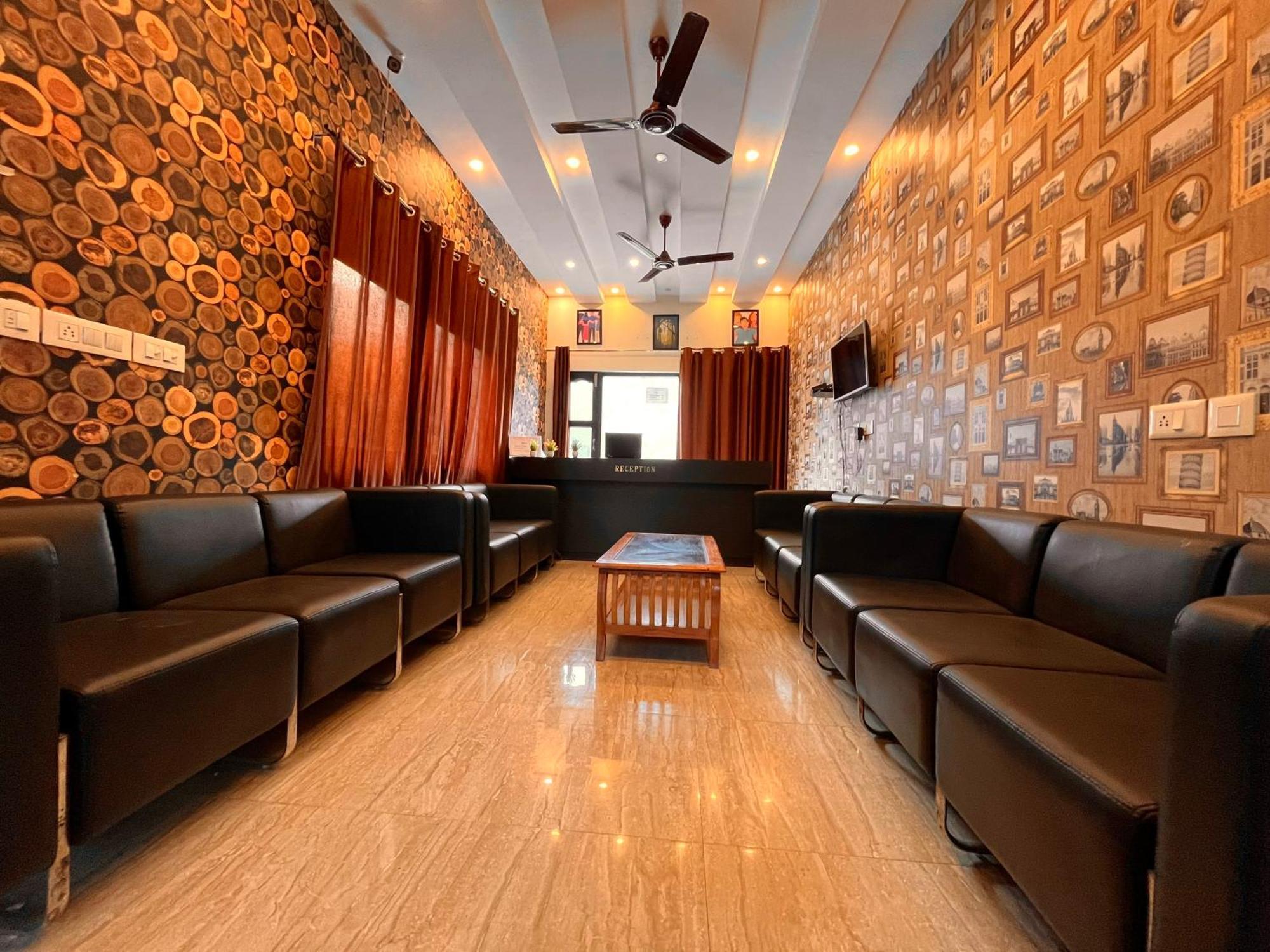 Sitara Hotel & Resort In The Lap Of Nature, 무소리에 외부 사진
