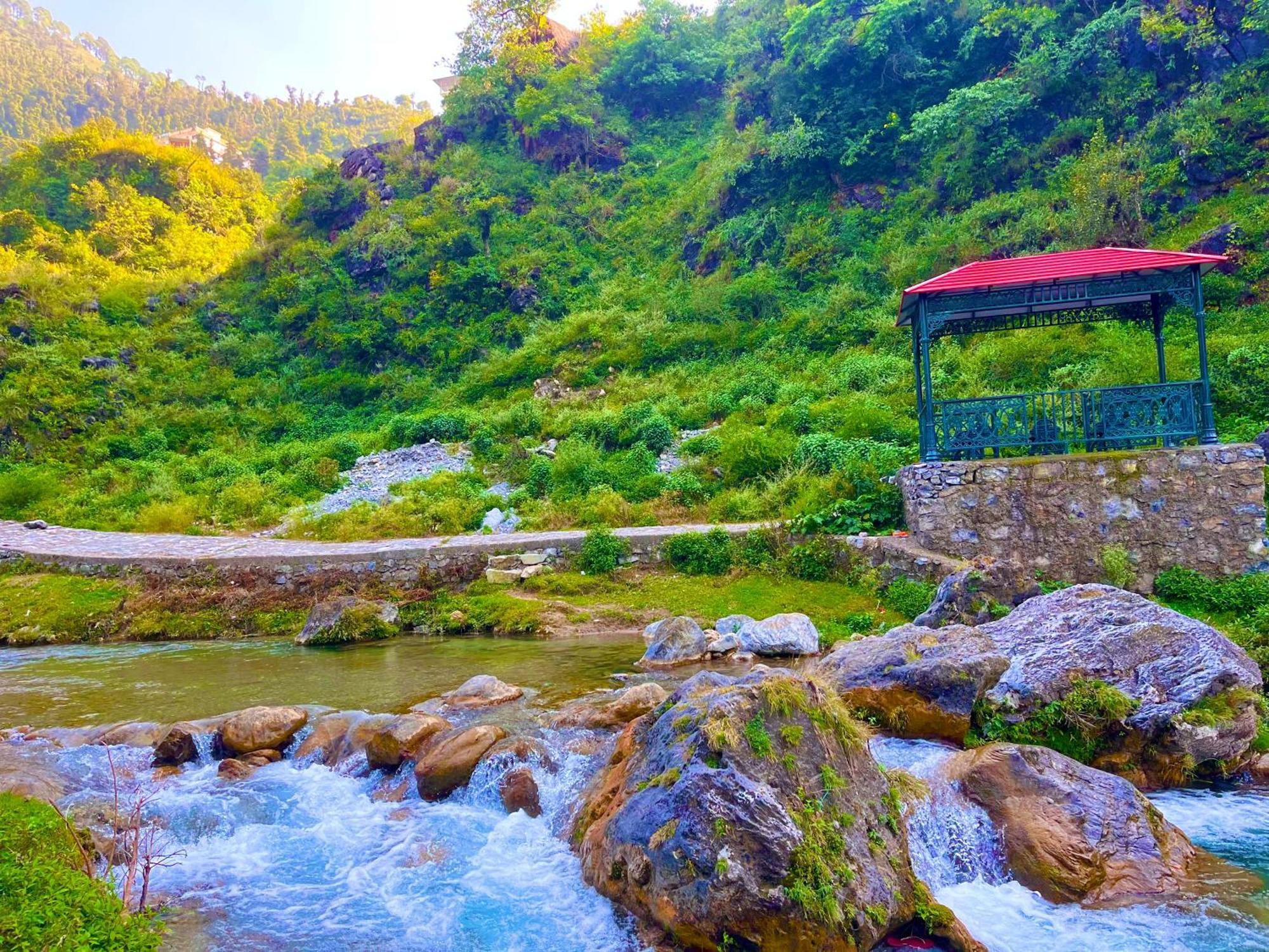 Sitara Hotel & Resort In The Lap Of Nature, 무소리에 외부 사진