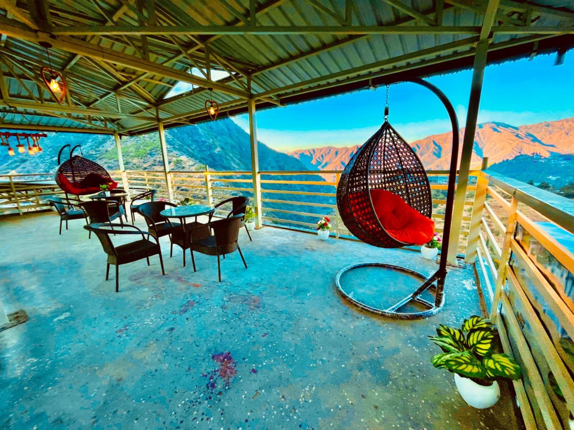 Sitara Hotel & Resort In The Lap Of Nature, 무소리에 외부 사진