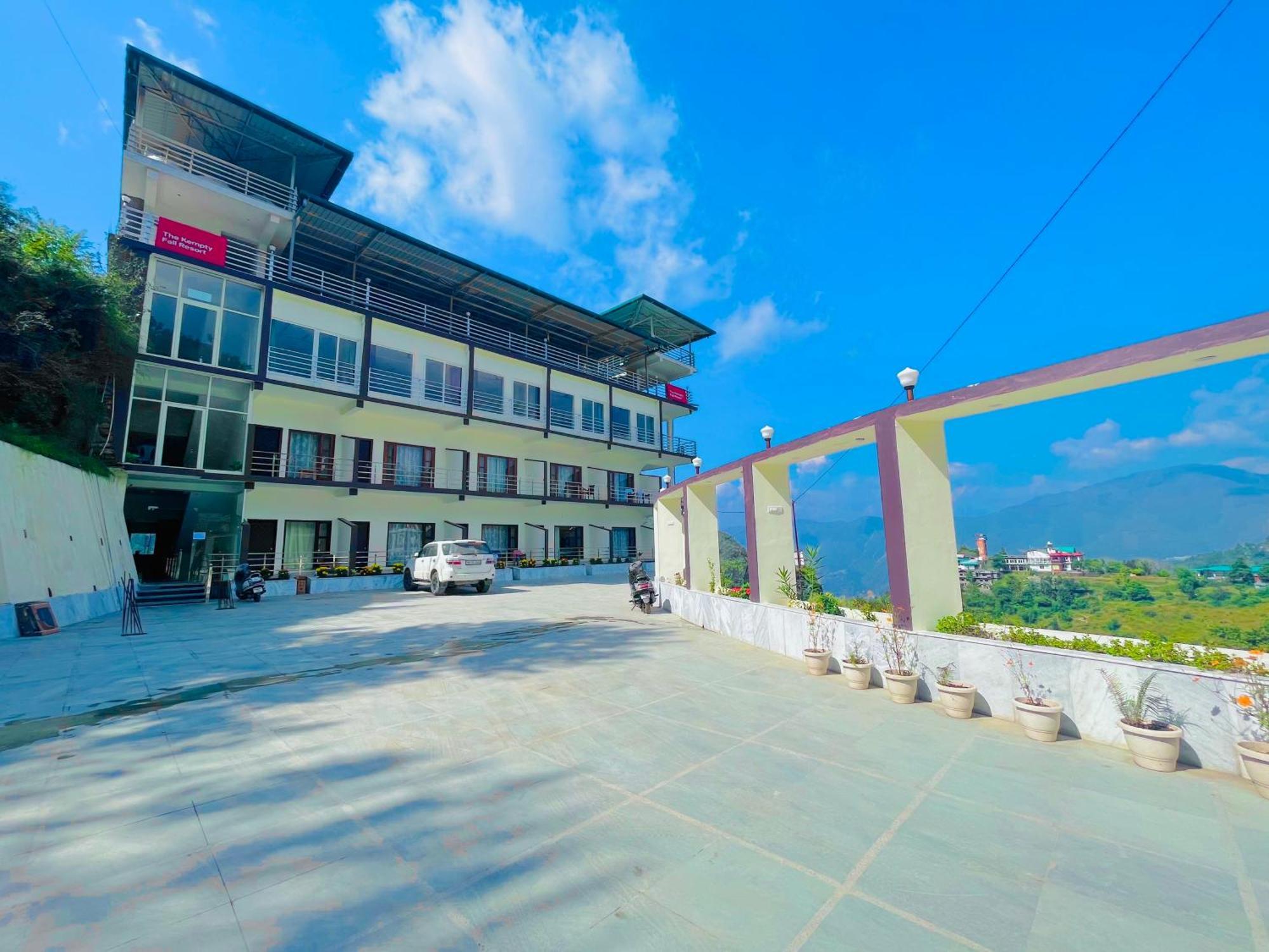 Sitara Hotel & Resort In The Lap Of Nature, 무소리에 외부 사진
