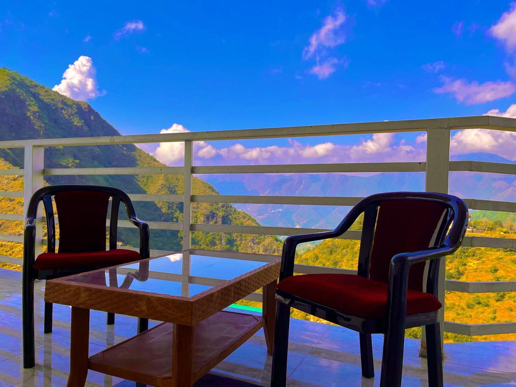 Sitara Hotel & Resort In The Lap Of Nature, 무소리에 외부 사진