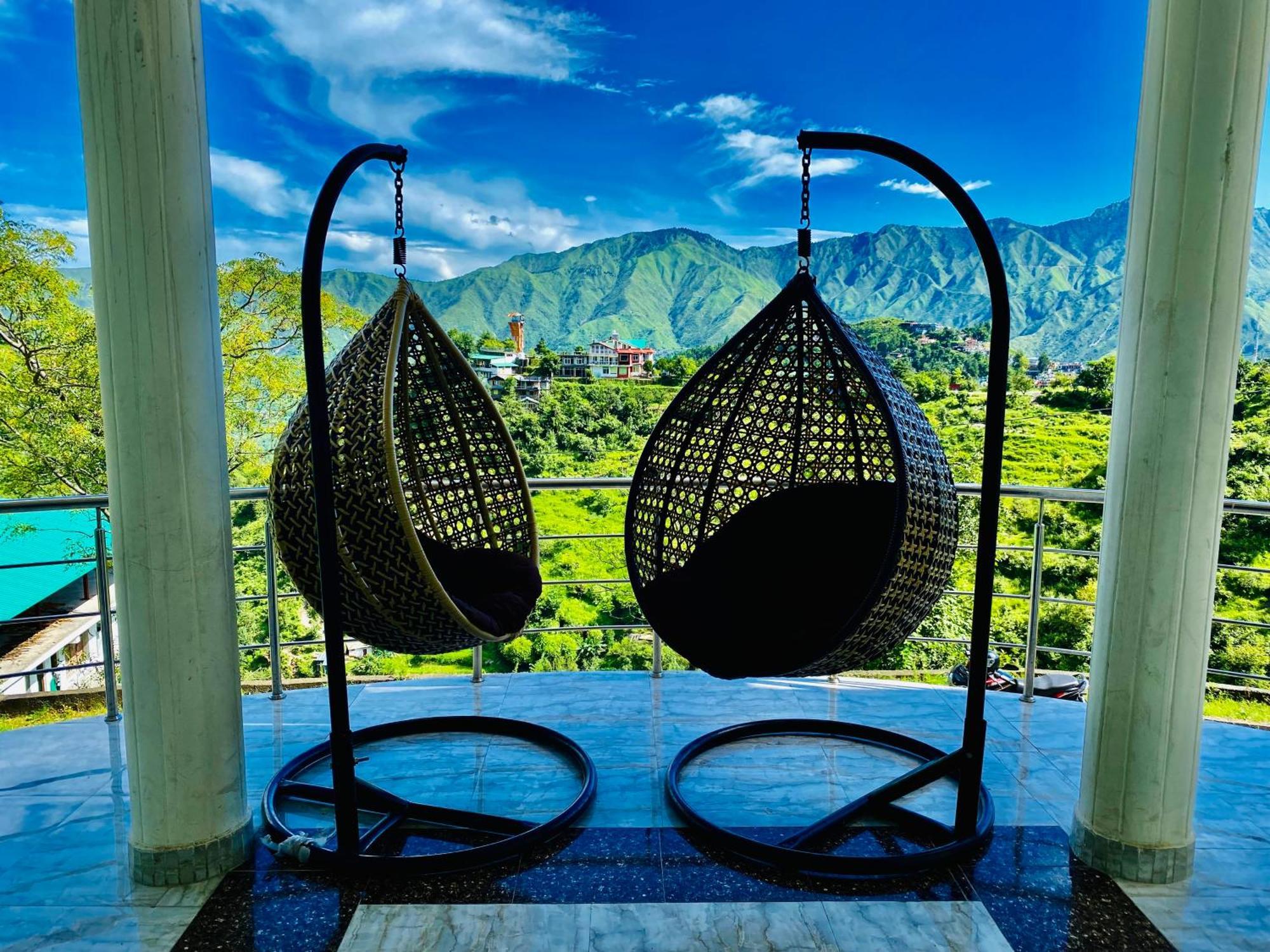 Sitara Hotel & Resort In The Lap Of Nature, 무소리에 외부 사진